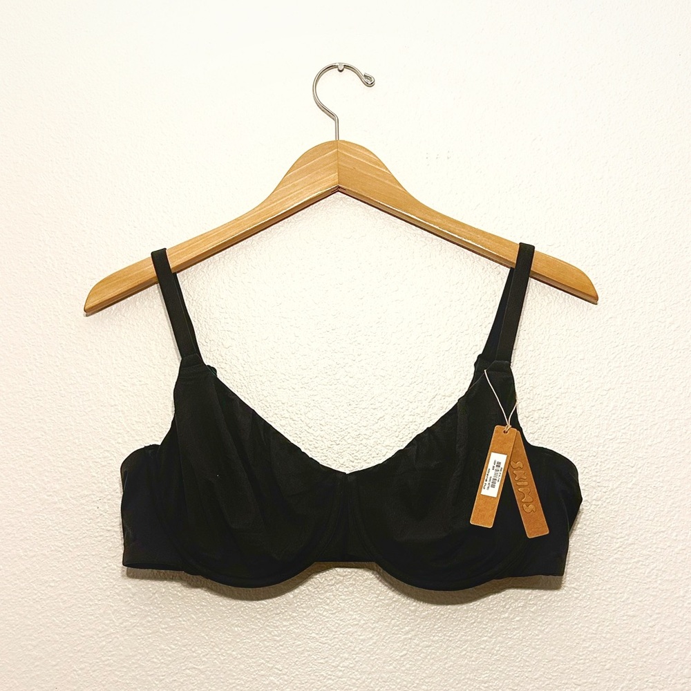 SKIMS - FITS EVERYBODY PLUNGE BRA - NWT - MSRP $42